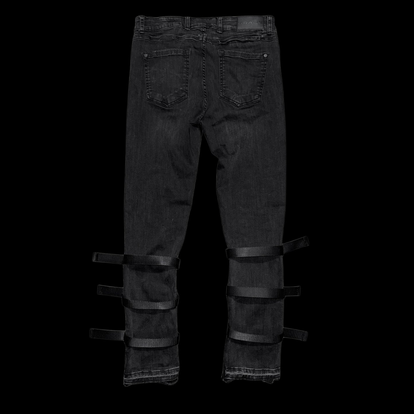 RRAGE | RESTRAINT // 001