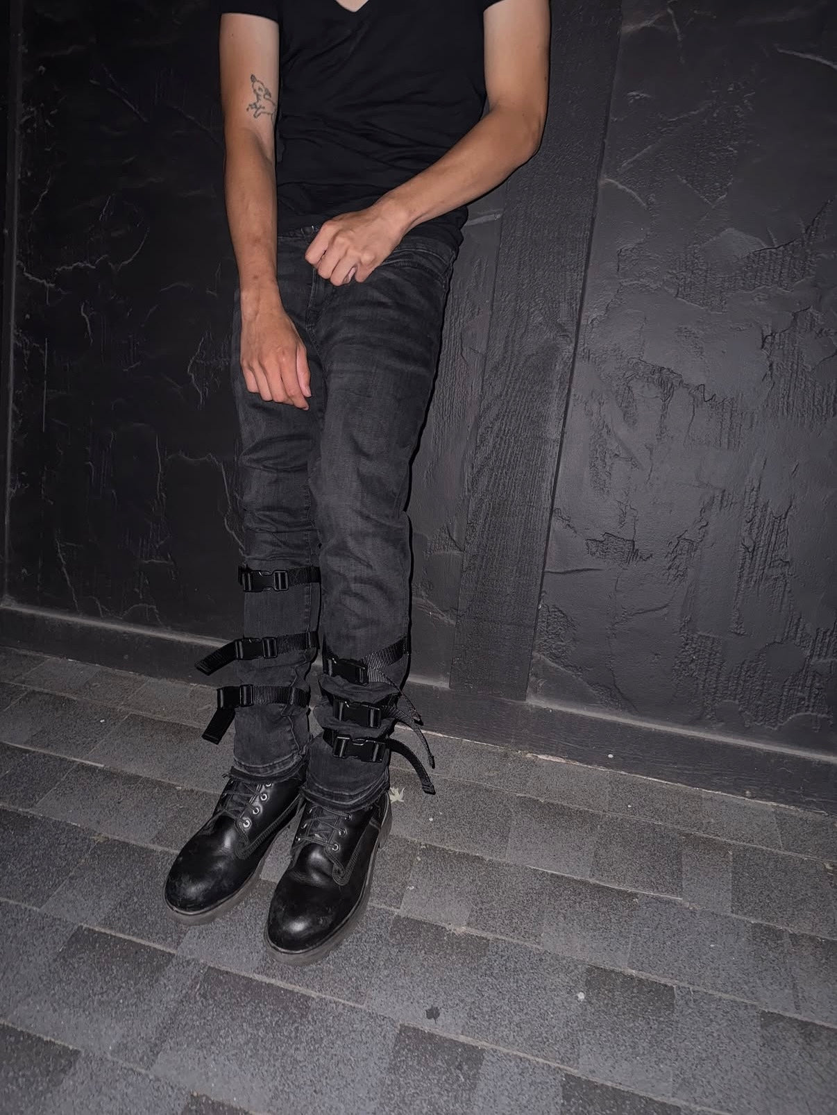 RRAGE | RESTRAINT // 001